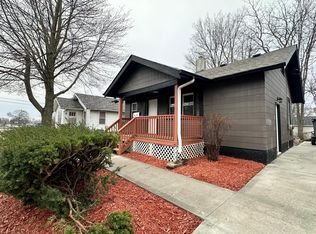 605 E 7 1/2 St N, Newton, IA 50208