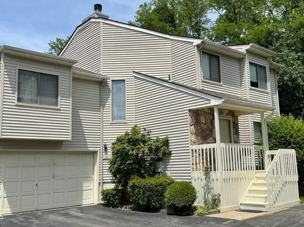 19 Clavendon Ct, Middletown, NJ 07748