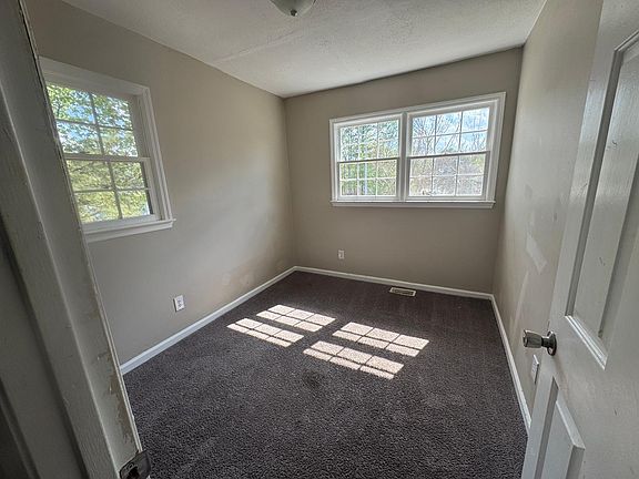 5th image of 2421 Commonwealth Ave