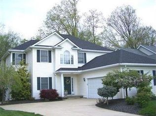 24915 W Northwood Dr, Olmsted Falls, OH 44138