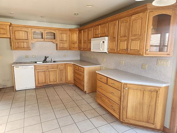 3rd image of 2422 Andrew Dr