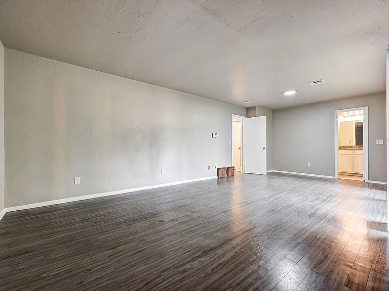 2221 NW 117th St — Photo 36