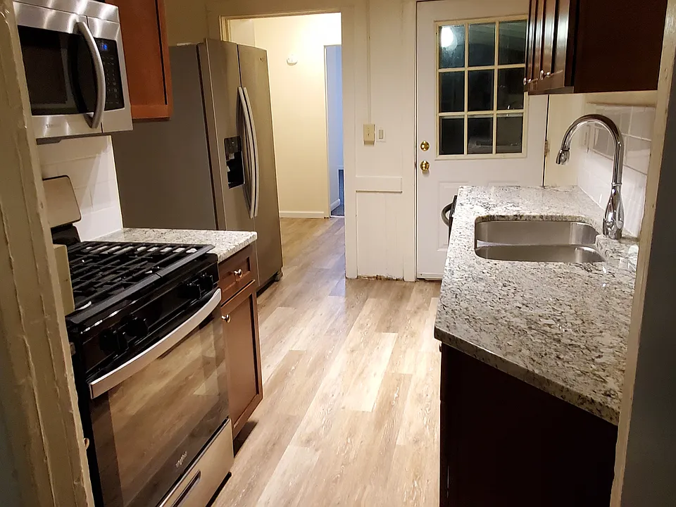 13 Center St #13