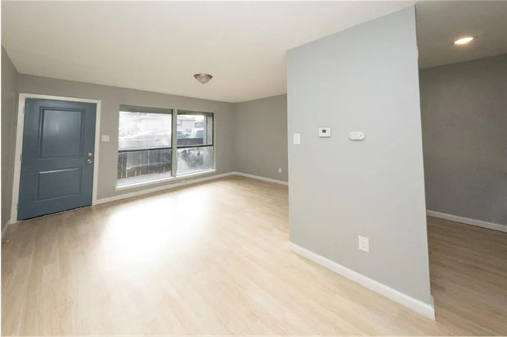 Building Photo - 2610 Ektom Dr #B