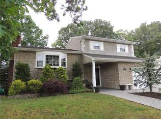2 Jeffrey Ct, Parlin, NJ