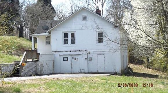1st image of 3809 Summit Dr