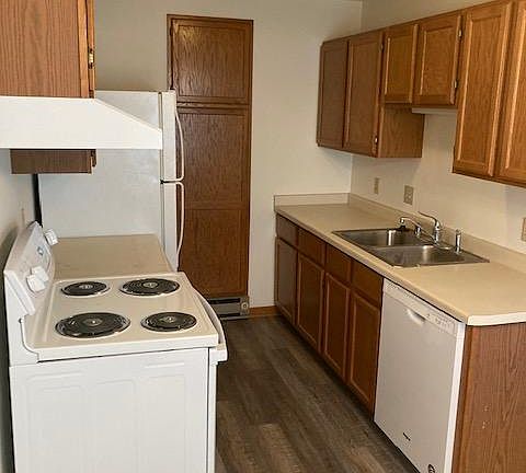 2nd image of 610 Parkwood Ln