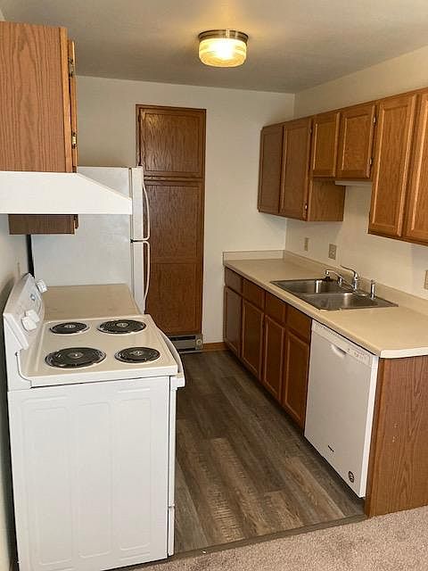 1st image of 605 Parkwood Ln