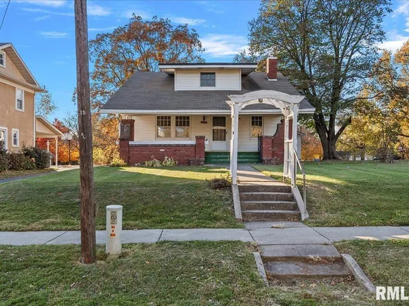 204 S Broad St, Mount Auburn, IL 62547