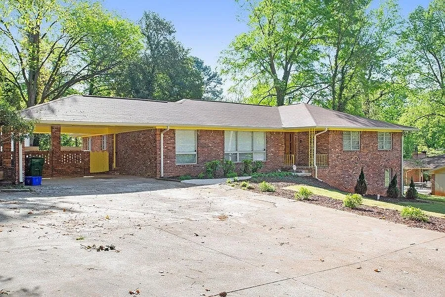 4 bed, 3.0 bath, 3096 sqft, $2,195 — Photo 2