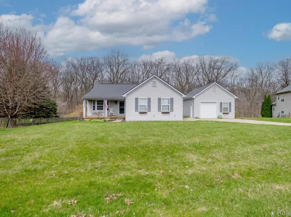 5320 Deer Trl, Linden, MI 48451