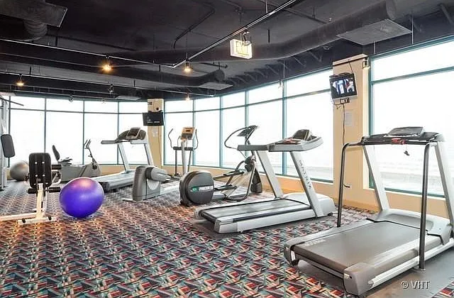1 bed, 856 sqft, $2,500 — Photo 3