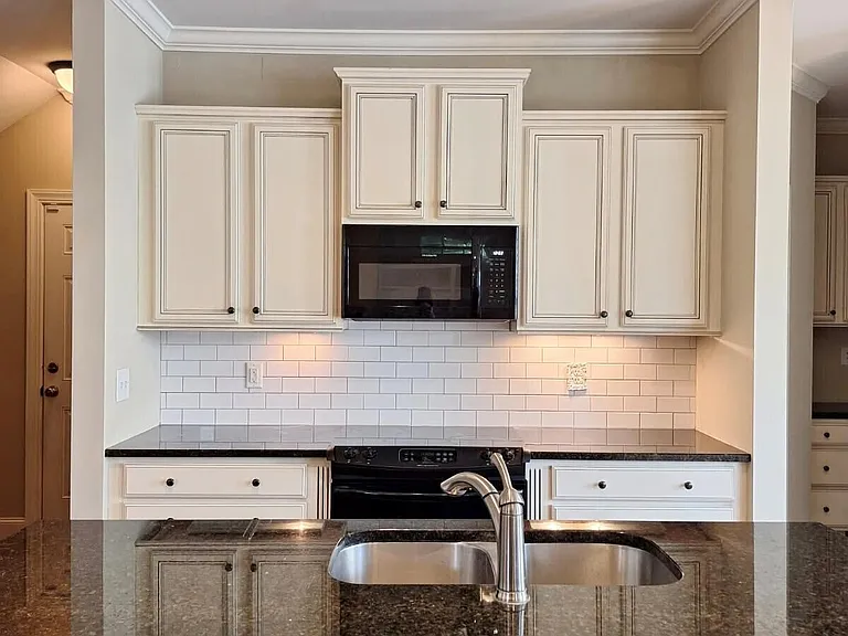 168 Blackwater Dr — Photo 3