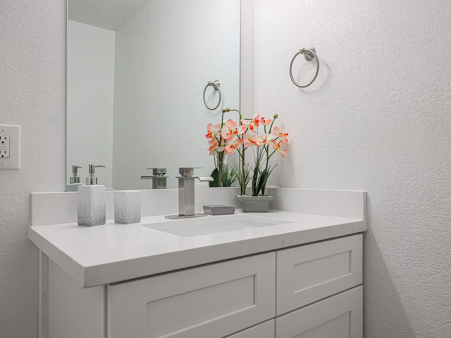 4 bed, 4.0 bath, 2995 sqft, $871 — Photo 3