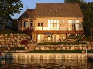 12210 Mantawauka Dr, Fenton, MI