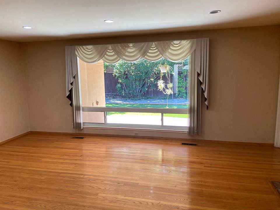 1st image of 1329 Bobolink Cir