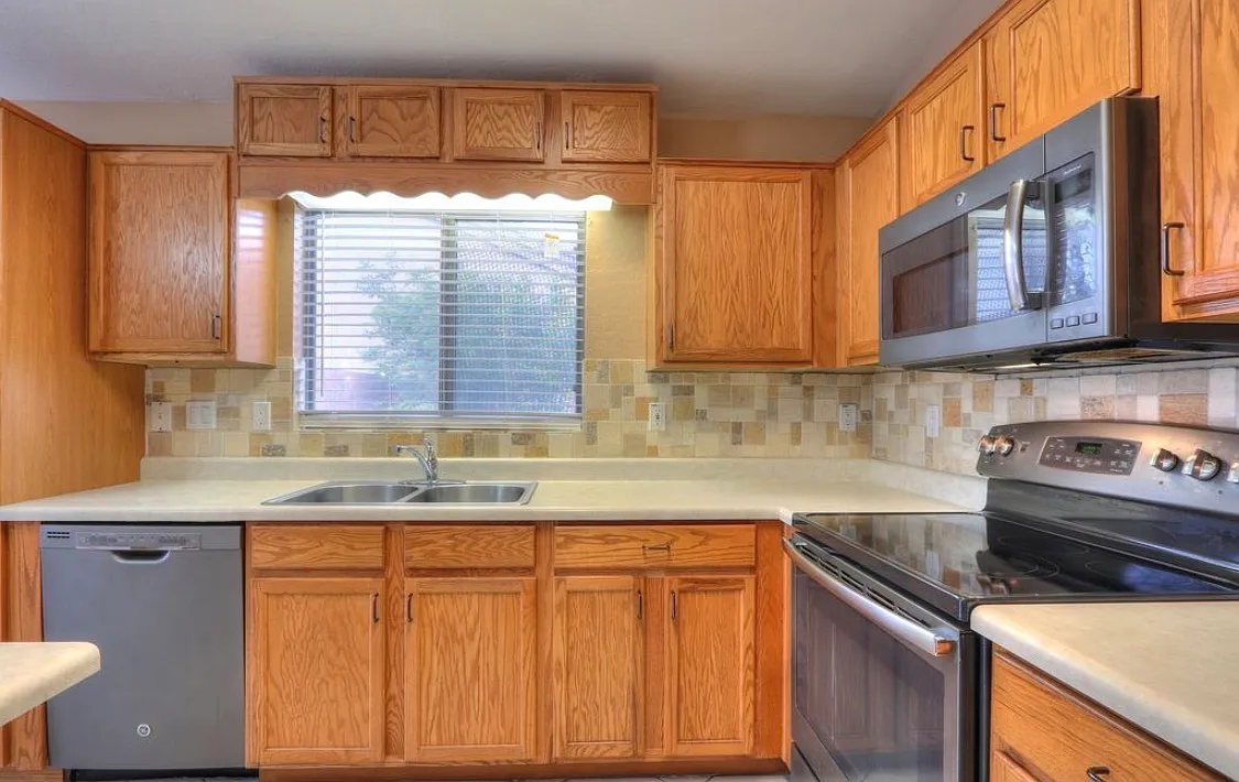 4 bed, 1900 sqft, $750 — Photo 1