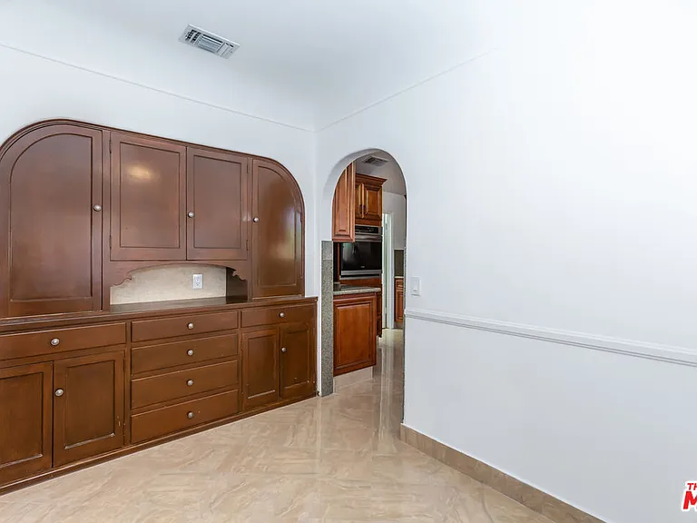252 S Canon Dr — Photo 9