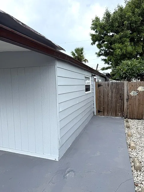 4 bed, 2.5 bath, 1758 sqft, $2,550 — Photo 2