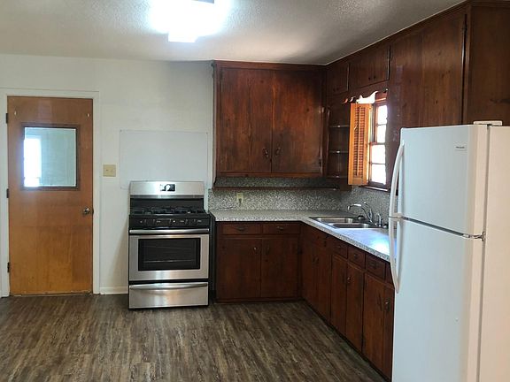 4th image of 305 Christopher Dr
