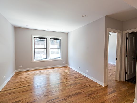 3rd image of 926 W Oakdale Ave APT 2S