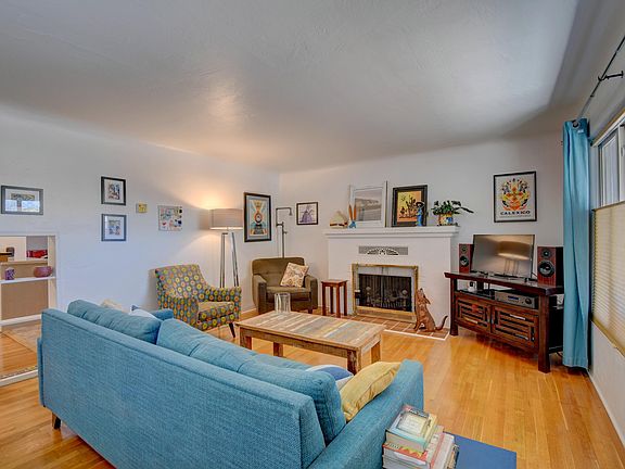 4th image of 429 Fontana Pl NE