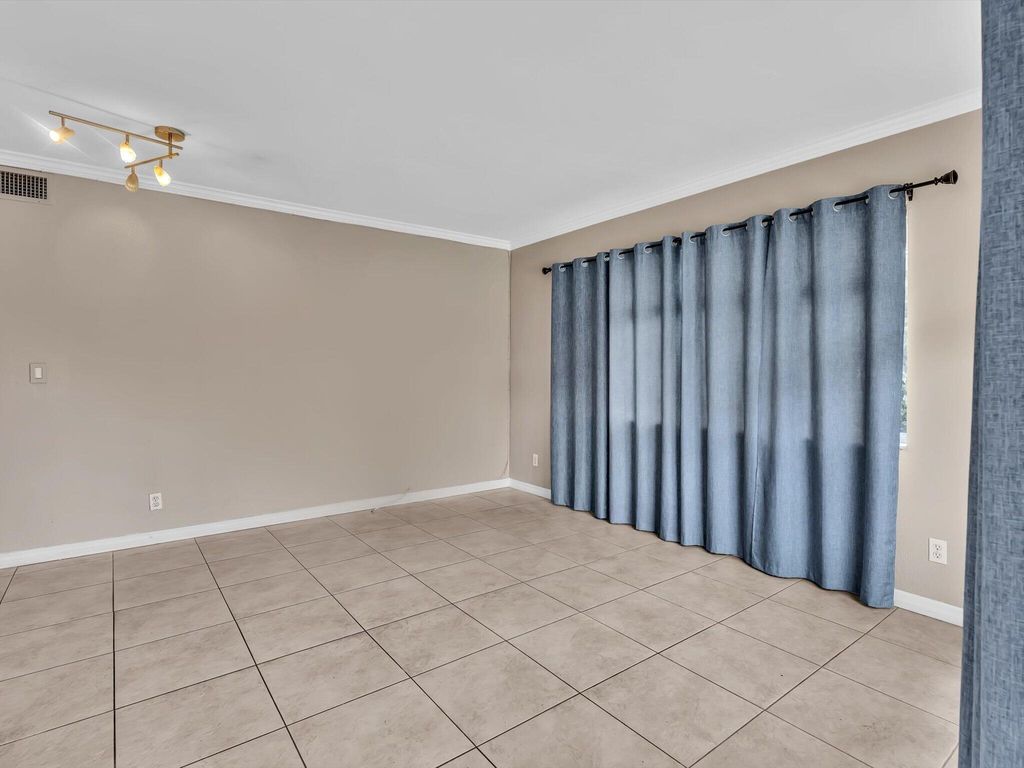 2190 SE 5th St APT 1-A, photo 5