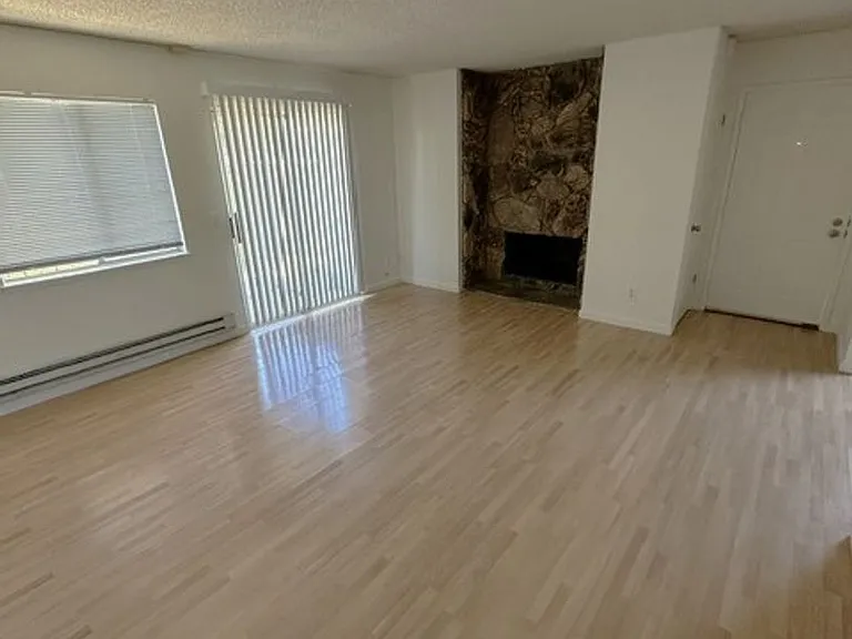 262 Caliente Dr — Photo 2