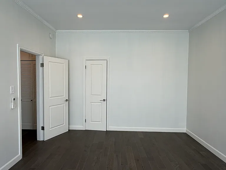 163 N La Peer Dr #C — Photo 18