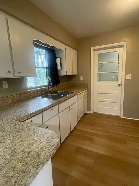 2 bed, 1.5 bath, 1046 sqft, $1,700 — Photo 4