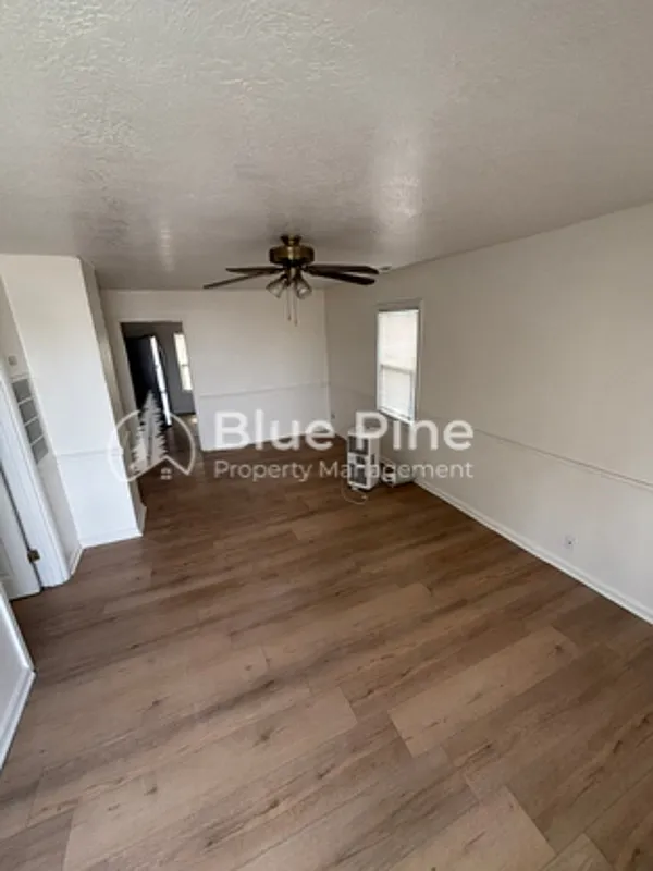 2 bed, 1.0 bath, 975 sqft, $925 — Photo 2