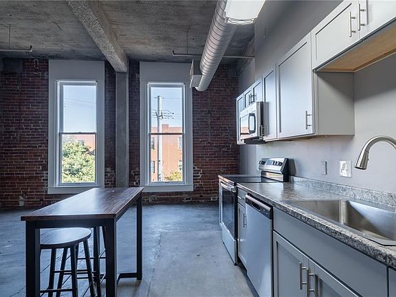 2nd image of 113 W 5th St APT 203