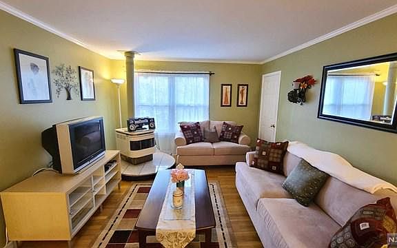 5th image of 578 Thomas Blvd #2