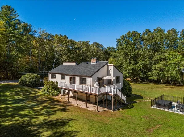 37 Forrestal Dr, Westerly, RI 02891
