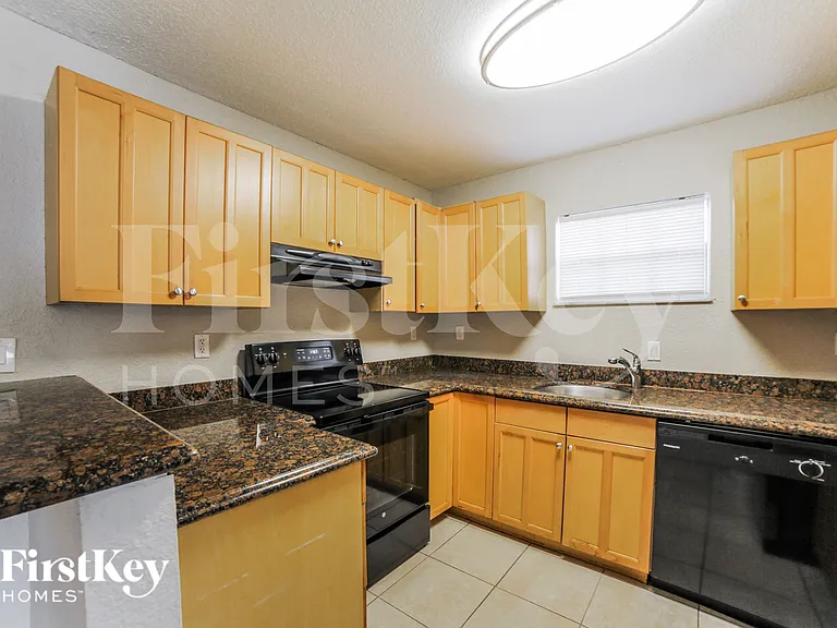 341 NE 34th Ct — Photo 7
