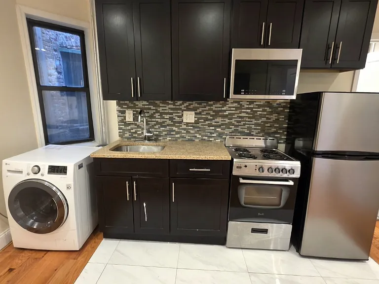 30 Rogers Ave #3C — Photo 4