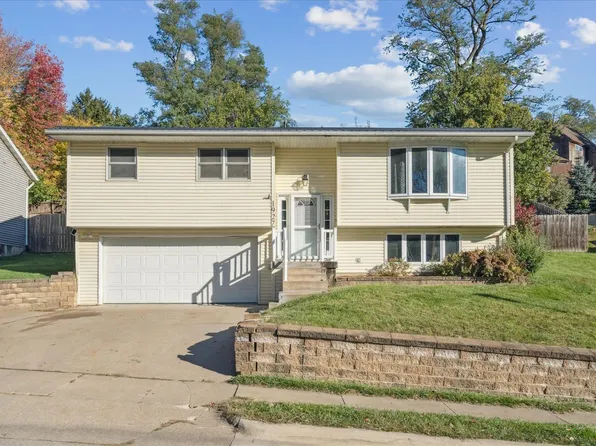 1927 Amelia Dr, Dubuque, IA 52001