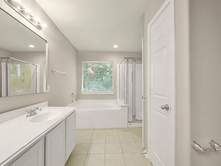 171 N Burberry Park Cir — Photo 23
