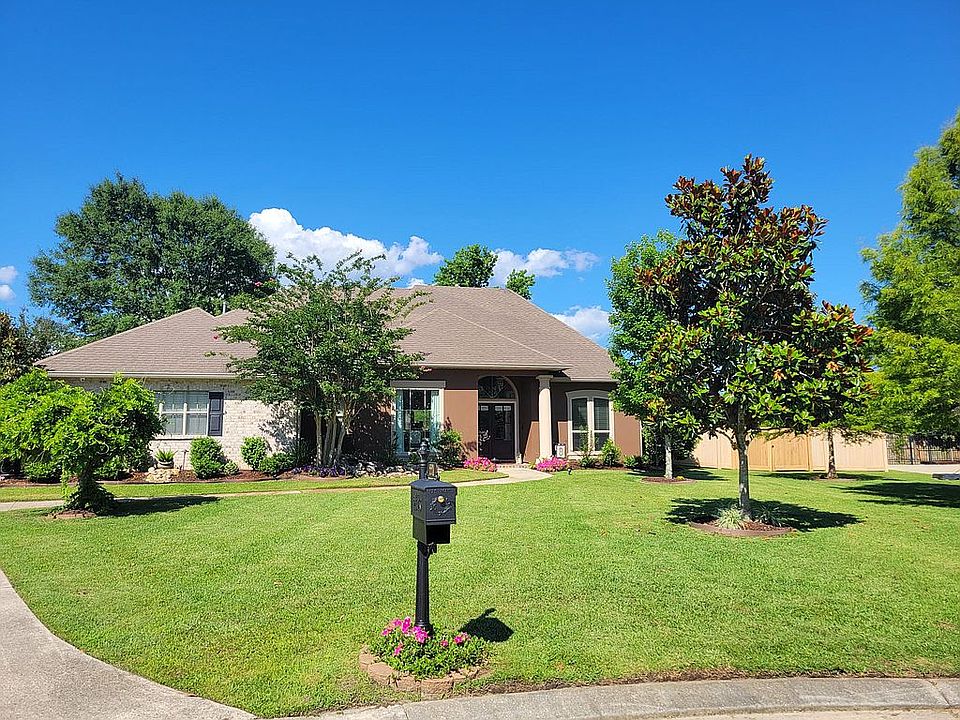 1st image of 221 Gum Bayou Ln