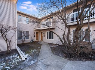 3225 W Lake Ave APT C, Glenview, IL 60026