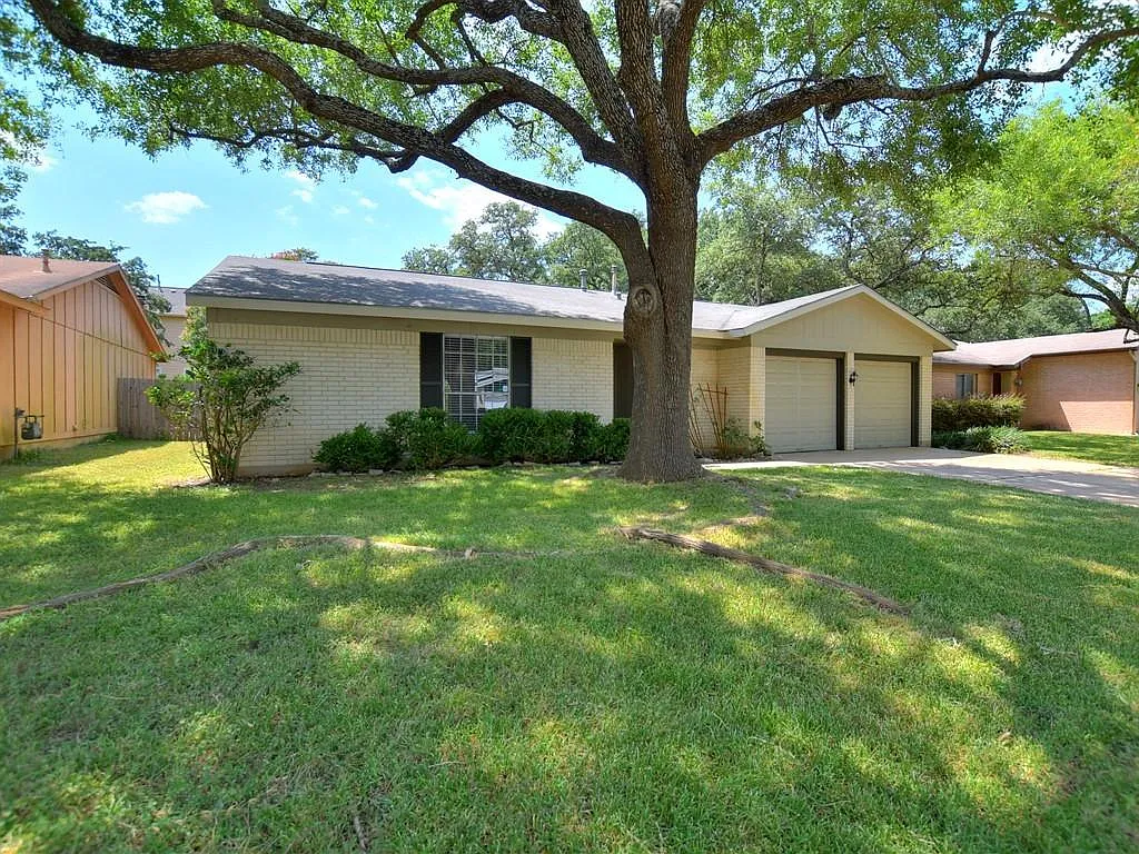 3 bed, 1182 sqft, $1,895 — Photo 2