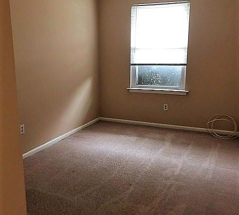 4th image of 3300 Johns Ct
