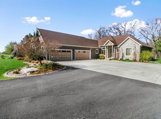 1810 Walden Dr, Monticello, IL 61856