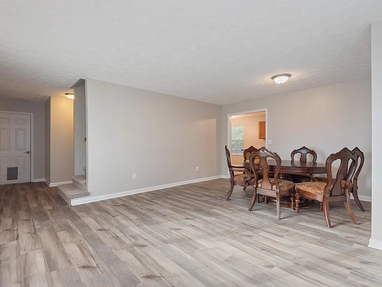 1560 Pheasants Glen Dr — Photo 7