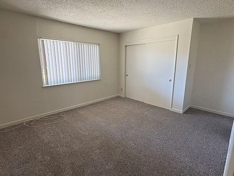 River's Bend Apartments - Orangevale 95662 — Photo 21