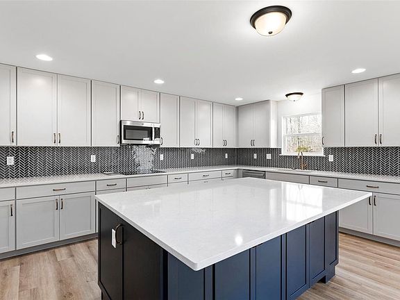 5th image of 1043 Miremont Dr