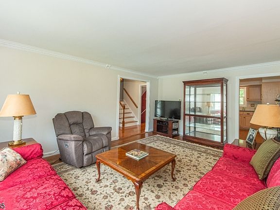5th image of 4 Hamilton Ct