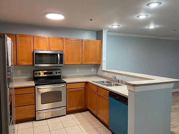 2nd image of 2801 Bloomfield Ln