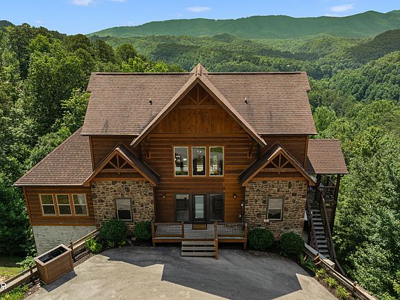 3rd image of 1131 Parkview Vista Way