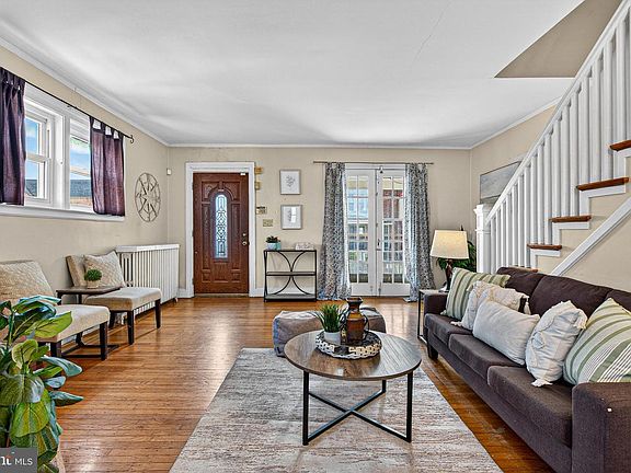 2nd image of 3628 Elkader Rd